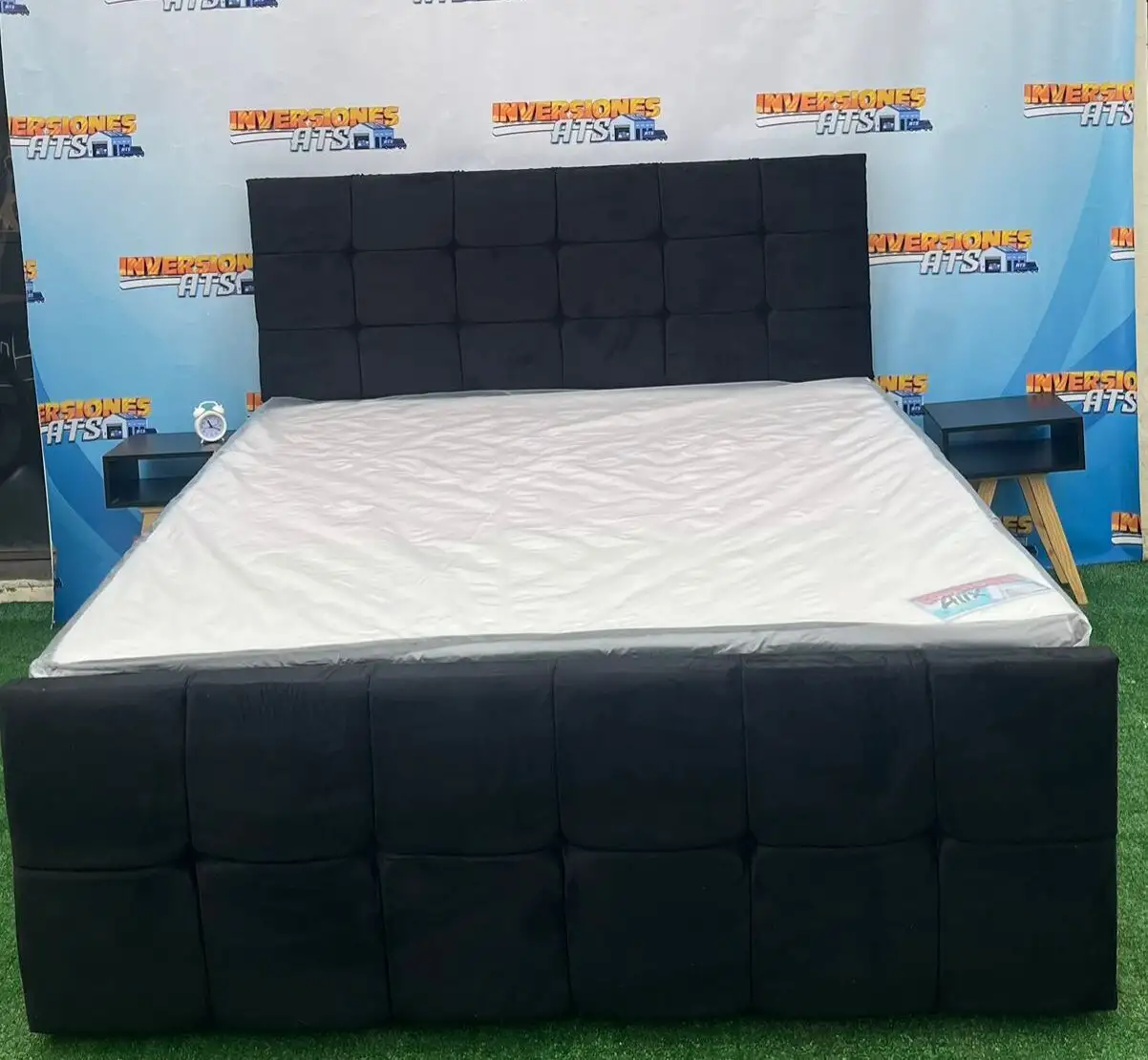 Cama King Size – Modelo Doble Respaldo de Cuadros