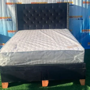 Cama 2 Plazas con Baúl – Modelo doble respaldo capitoné de brazos con tachuelas