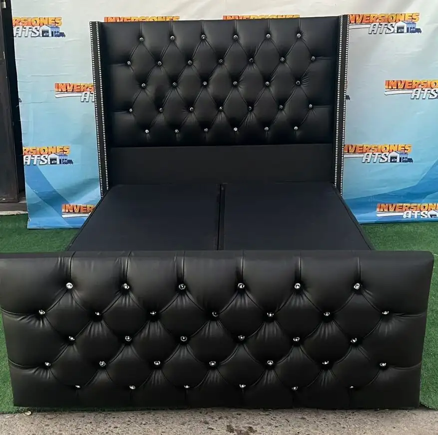Cama 2 Plazas de Lujo – Modelo Doble Respaldo con Brazos y Tachuelas