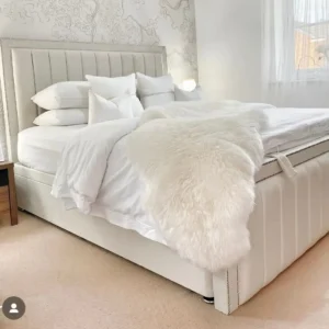 Cama 2 Plazas con Baúl – Modelo Tabular con Borde de Tachuelas